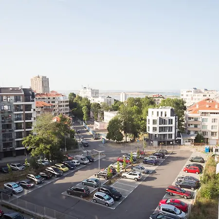 Apartman Lazur - Sunny Flat With A Private Parking Burgasz